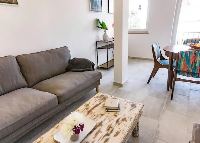 Lalitana Center Apartment